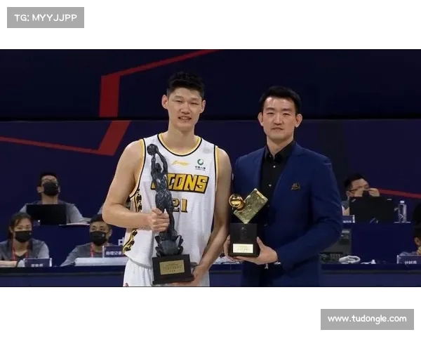 激情碰撞,巅峰对决CBA赛季精彩纷呈,见证篮球荣耀时刻 激情碰撞,巅峰对决CBA赛季精彩纷呈,见证篮球荣耀时刻